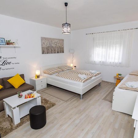 Gorgeous Home In Knin With Kitchen Kovacic Zewnętrze zdjęcie