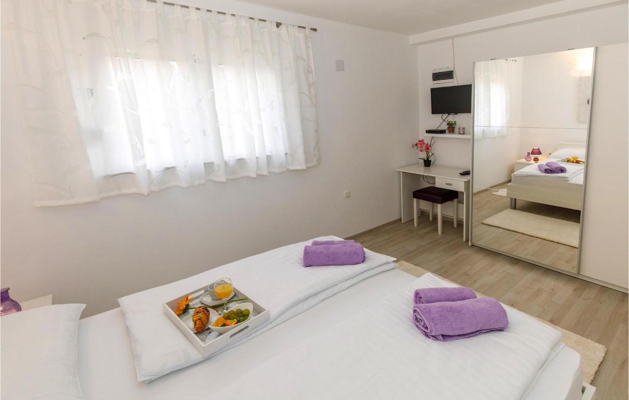 Gorgeous Home In Knin With Kitchen Kovacic Zewnętrze zdjęcie