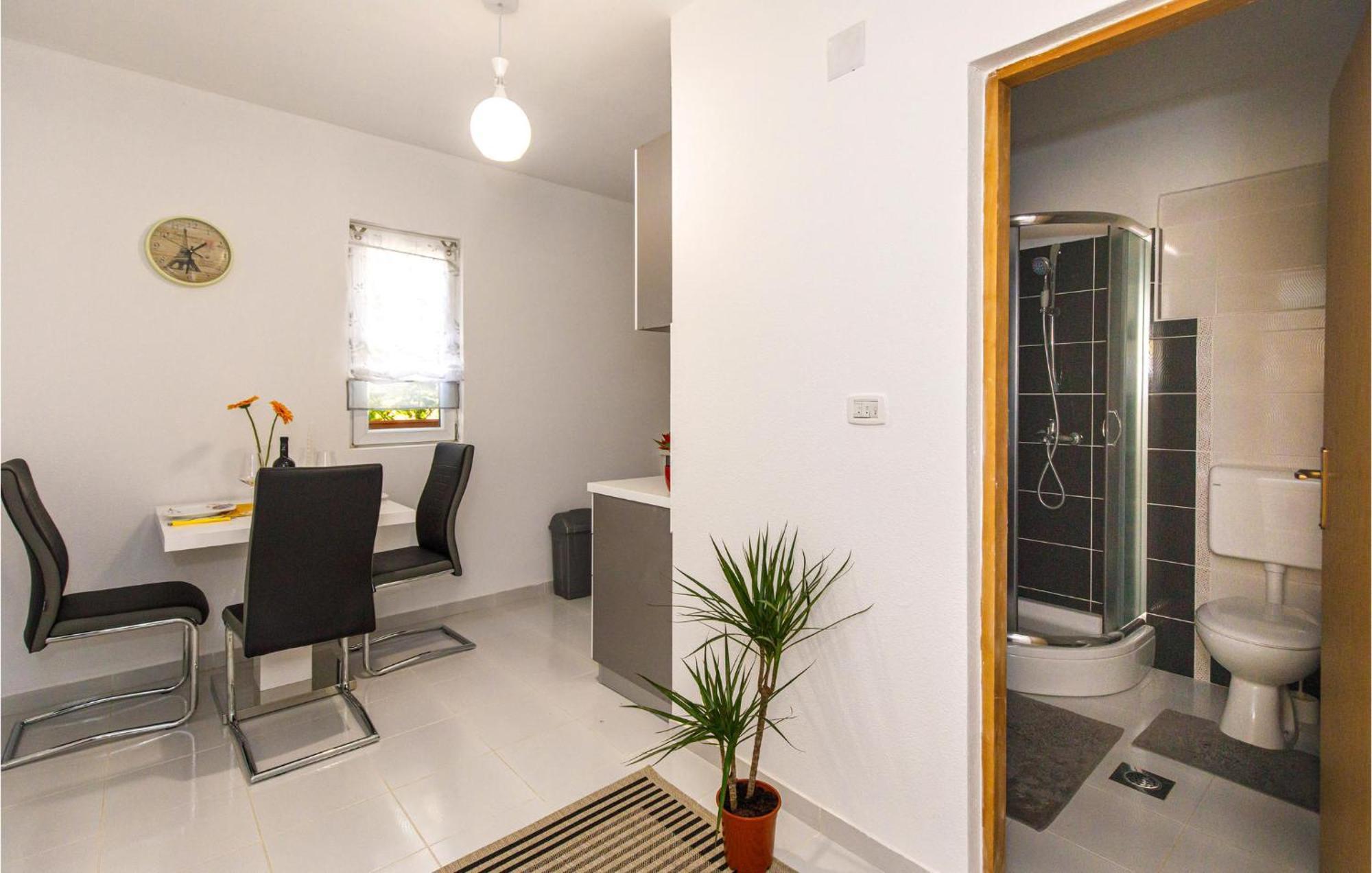 Gorgeous Home In Knin With Kitchen Kovacic Zewnętrze zdjęcie