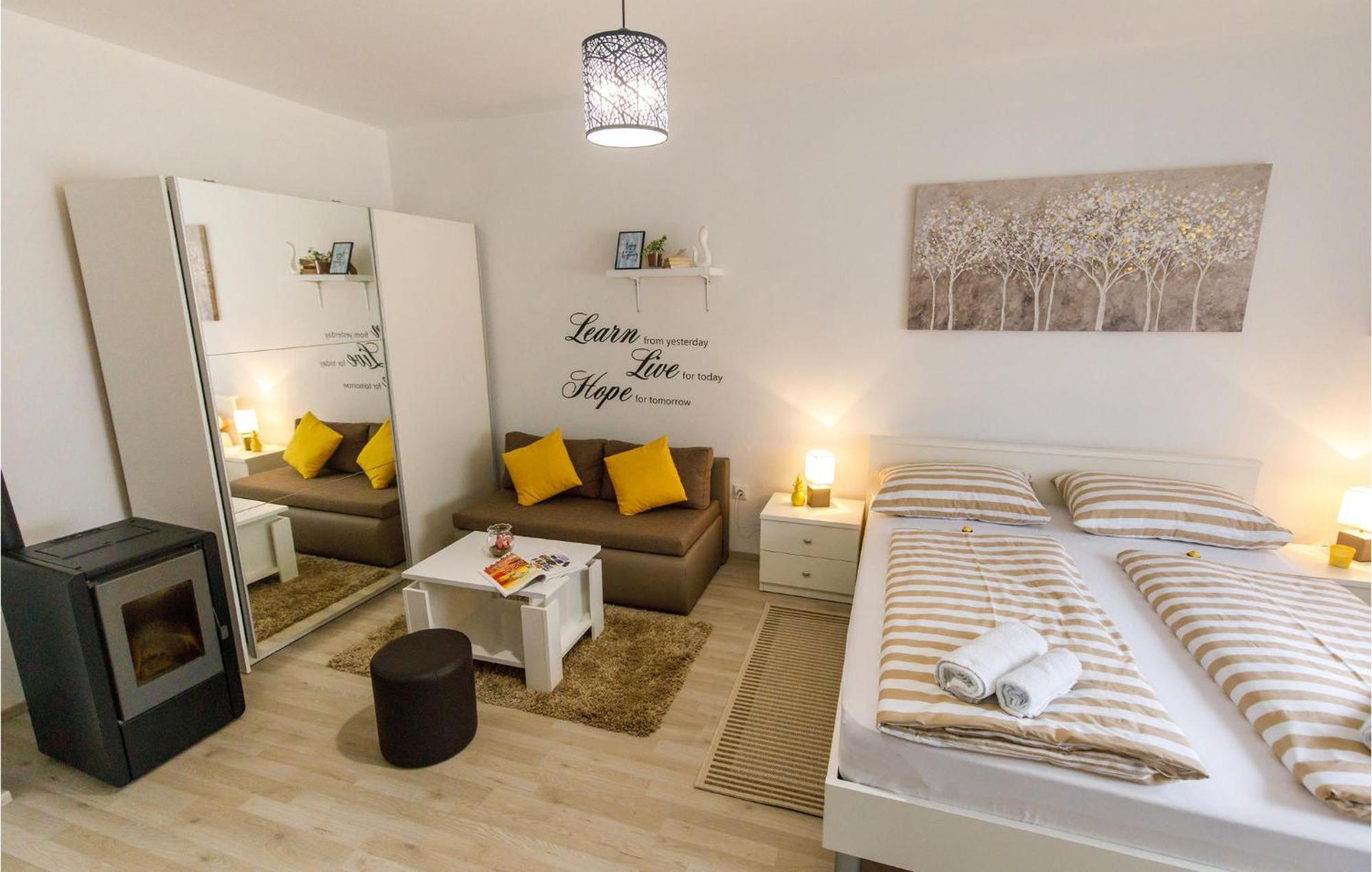 Gorgeous Home In Knin With Kitchen Kovacic Zewnętrze zdjęcie