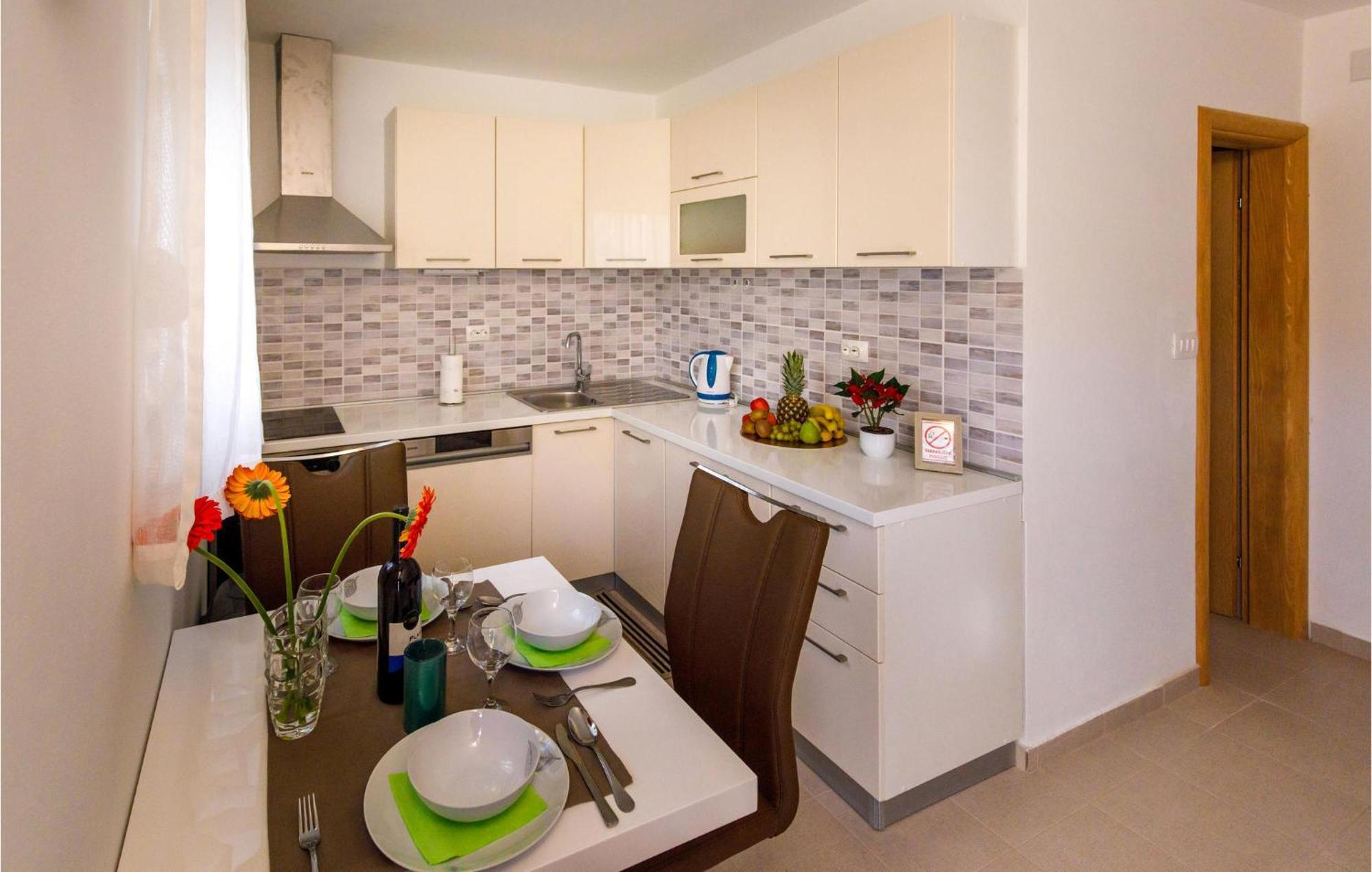 Gorgeous Home In Knin With Kitchen Kovacic Zewnętrze zdjęcie