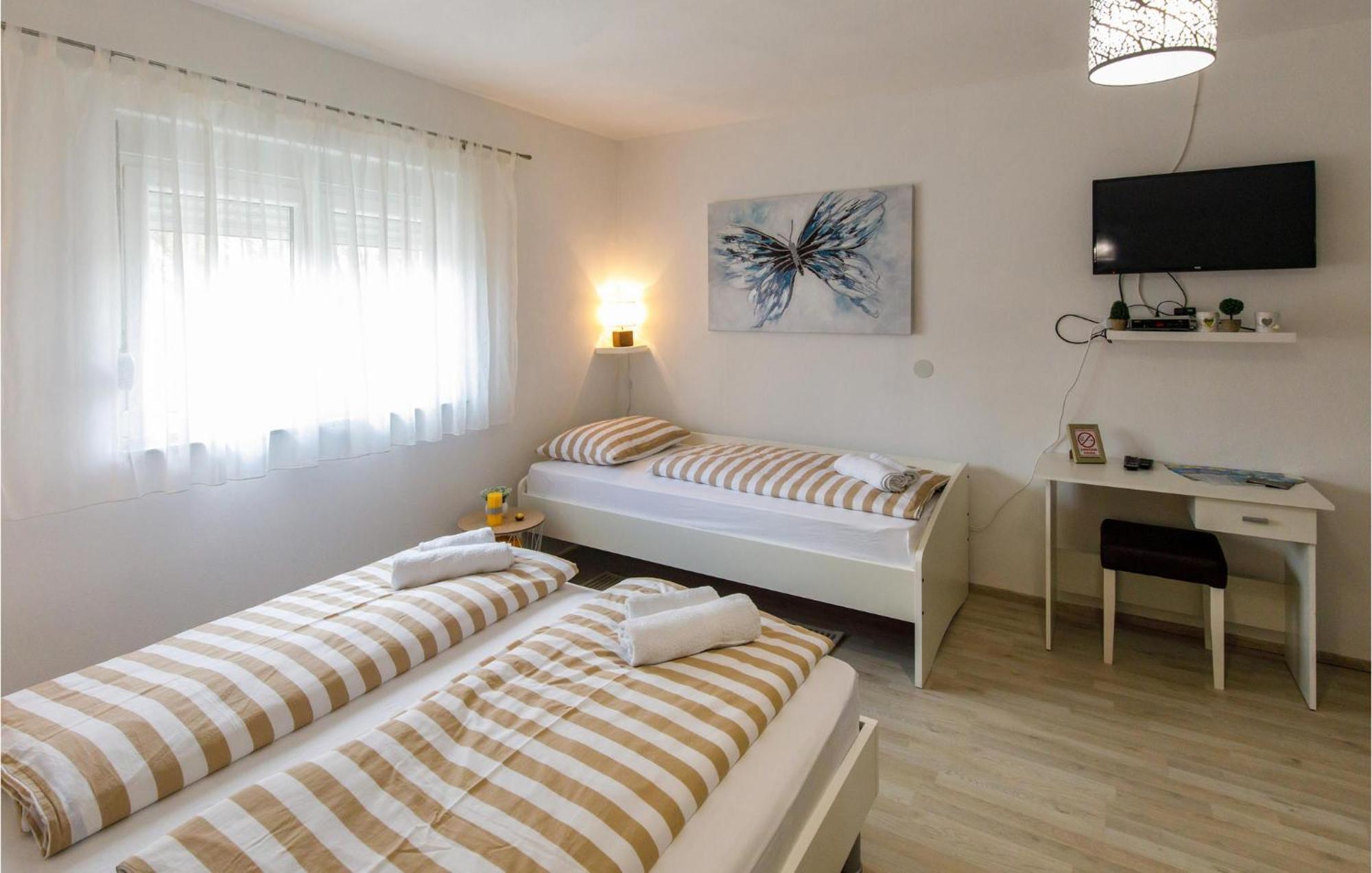 Gorgeous Home In Knin With Kitchen Kovacic Zewnętrze zdjęcie